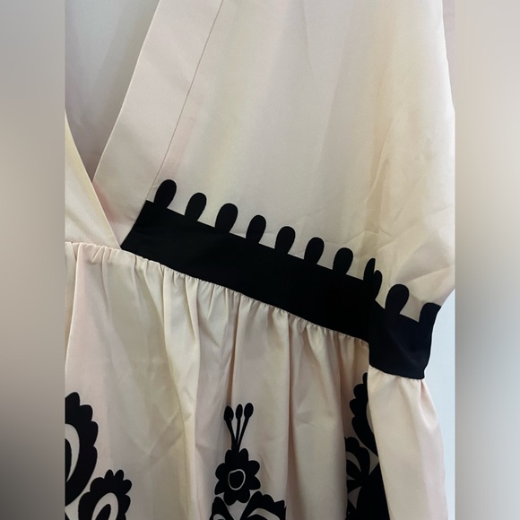 Elegant Black and White Patterned Dress - Picture 3 of 7